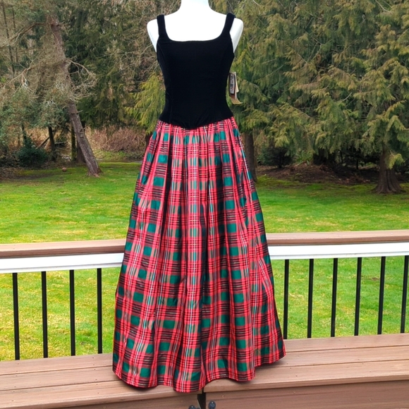 Scott McClintock Dresses & Skirts - New with tags Vintage Scott McClintock Christmas Plaid Dress Size 6